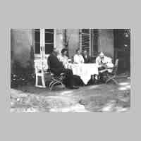 011-0123  Familie Oskar von Frantzius mit den Soehnen Wolf-Dietrich und Eckhard zu Besuch auf Gut von Trotha in Kuemmritz 1937.jpg